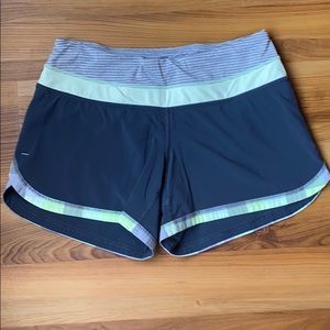 EUC Lululemon groovy run shorts 4